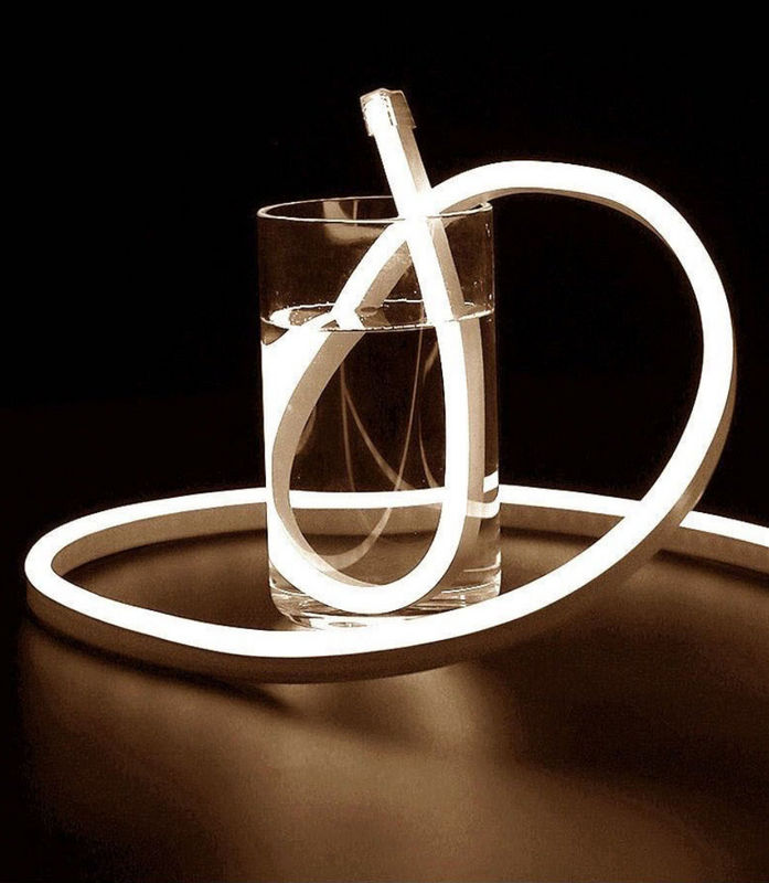 A curvatura de néon do lado superior de Flex Tube da luz da corda que ilumina o cabo flexível do silicone 24V conduziu a corda de néon