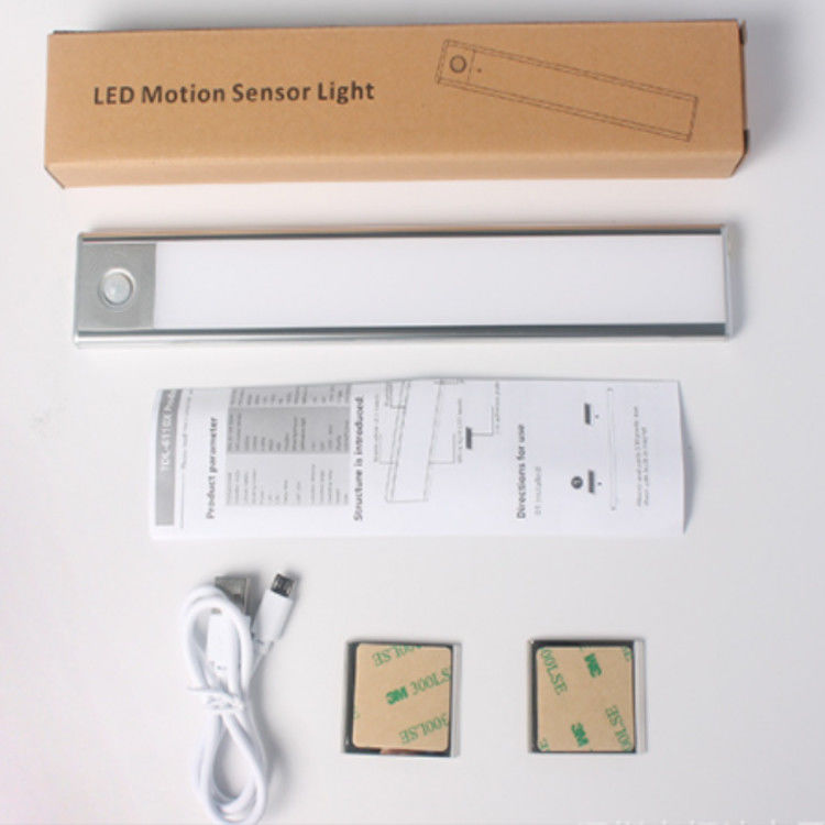 Luz flexível recarregável sem fio do armário do sensor de movimento do diodo emissor de luz de USB sob a luz contrária da iluminação de armário