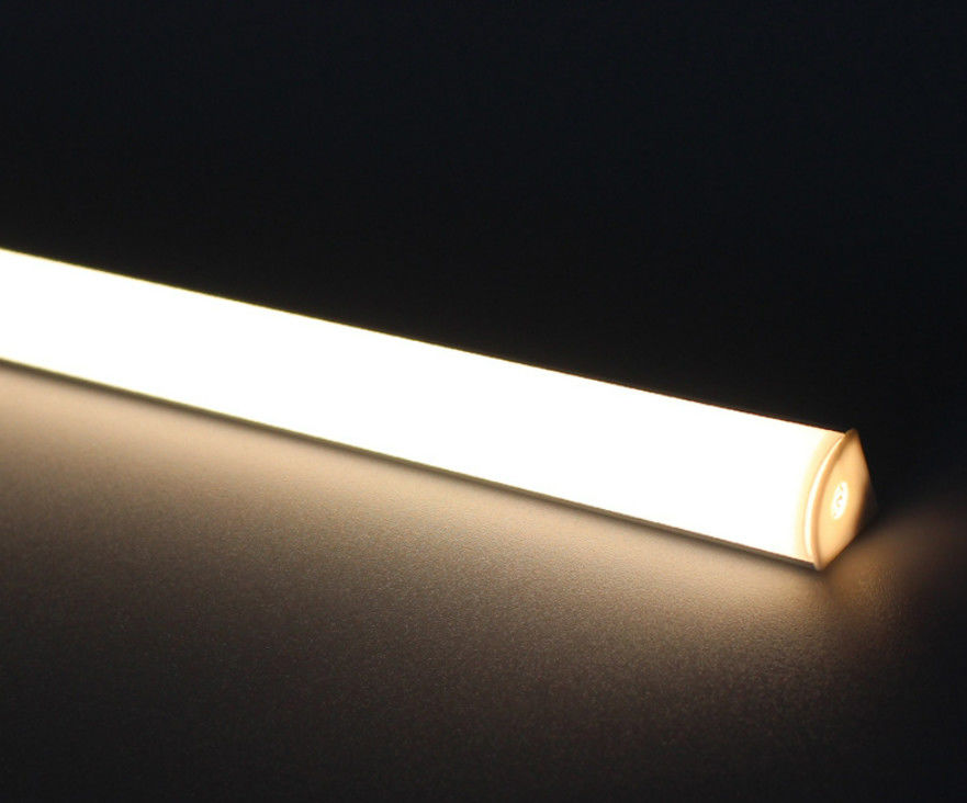 Tipo 24V de alumínio de V sob o diodo emissor de luz da prateleira que ilumina 3000K 4000K 6500K