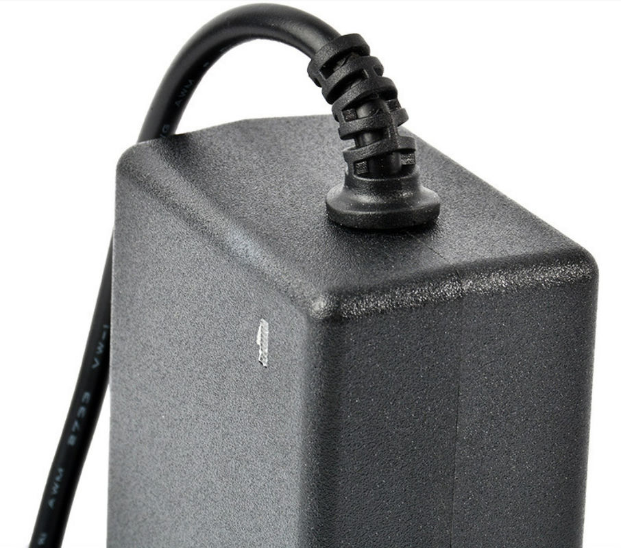 fonte de alimentação preta da mesa da fonte de alimentação de DC do diodo emissor de luz da fonte de alimentação 12V do módulo do diodo emissor de luz 5A para luzes de tira do diodo emissor de luz